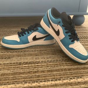 Men’s Nike X Jordan’s 1 Low UNC 2021